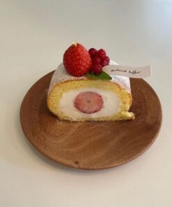 Bánh Cuộn Dâu Kem Tươi